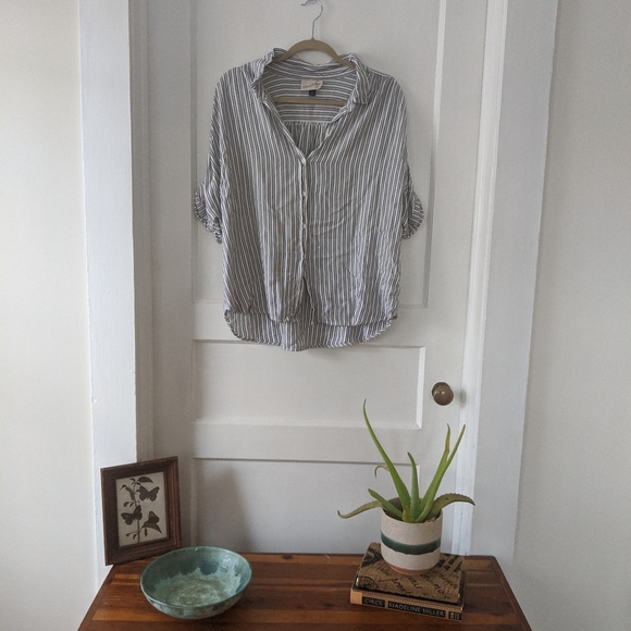 Universal Thread Tops - Universal Thread button up